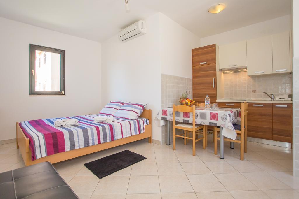 Punta B Hotel Porec Exterior photo